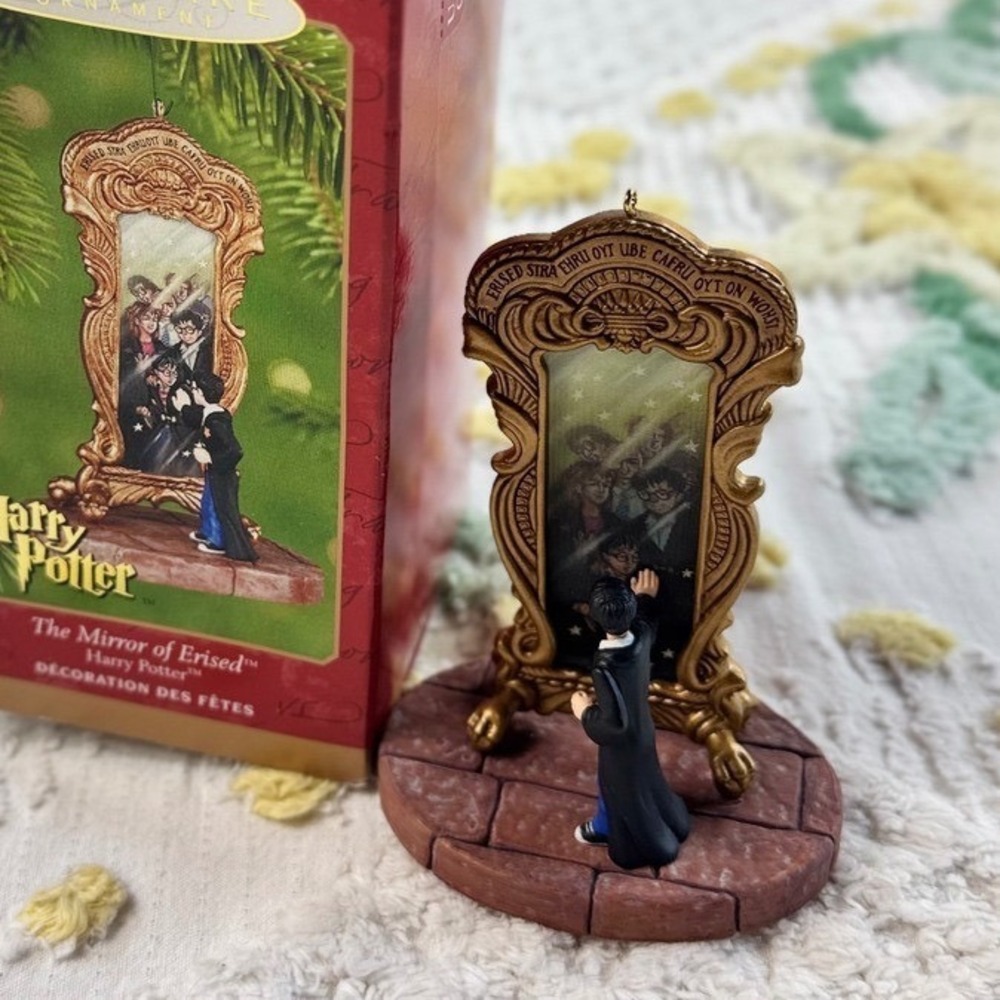 Hallmark Keepsake 2001 Harry Potter Mirror of Erised Christmas Ornament QXI8645